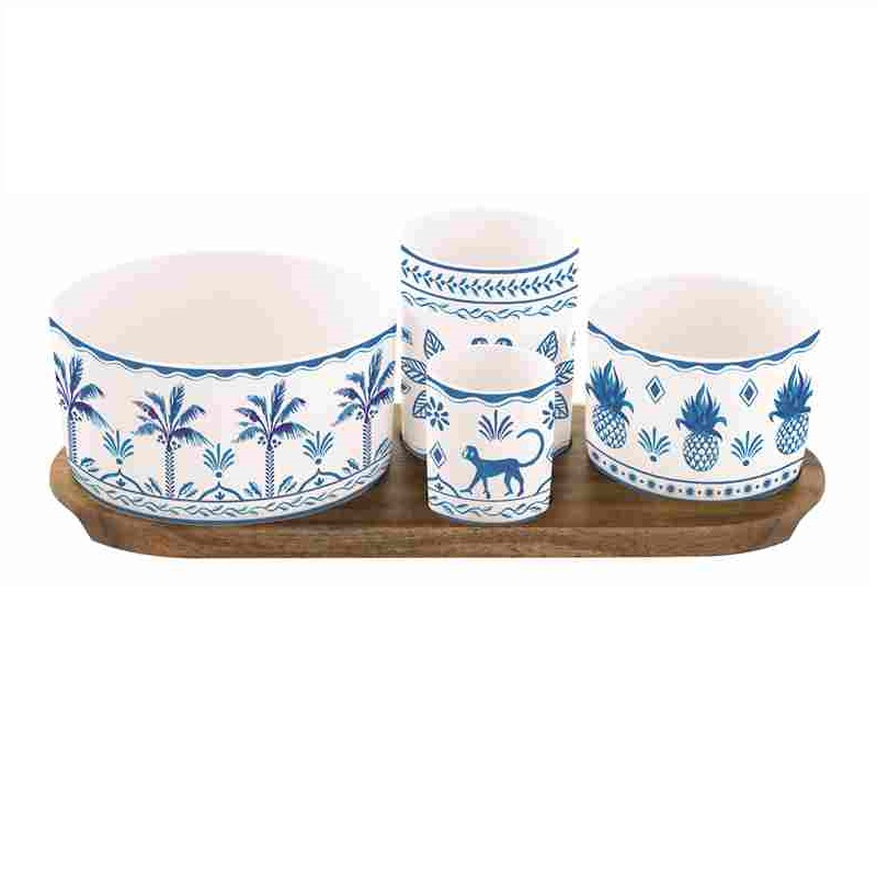 Appetizer set with 4 porcelain round bowls on 
aca