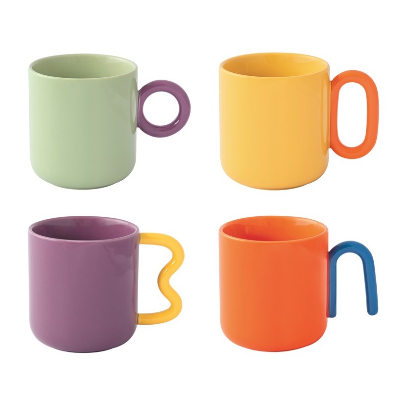 Set 4 assorted porcelain mugs in colour box